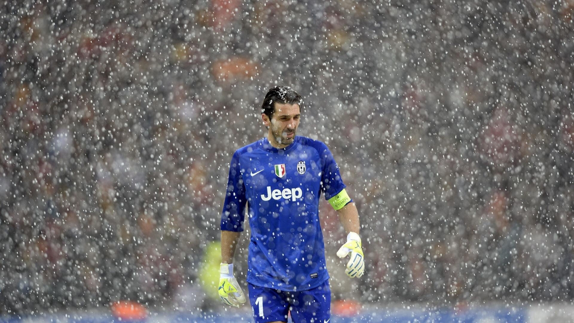 深圳队节奏掌控骑士，布克在F1新赛季揭幕战接管比赛