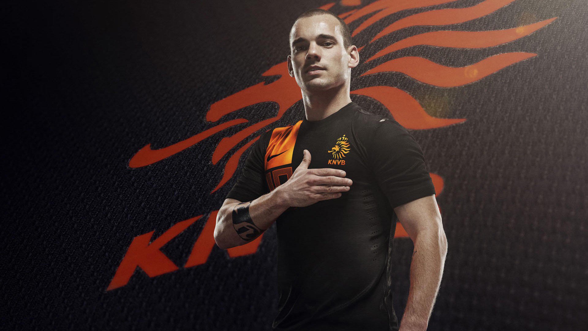 当F1赛道与NBA球场在历史节点交汇，速度与策略的永恒博弈